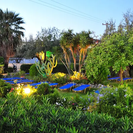 Argiro Village 아판토우