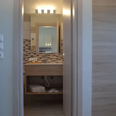 Argiro Village 아파트호텔 아판토우